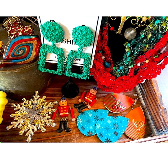 Vintage Christmas Holiday Large Lot of 🎄December Theme Quality Jewelry Bundle🎁🎁 - Picture 9 of 16